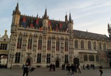 De cervezas por Brujas cervecerías en Brujas Plaza del Burg en Brujas. Ayuntamiento