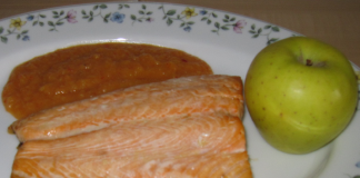 Salmón al horno con salsa de tomate, manzana y cerveza Recetas Salmón y cerveza