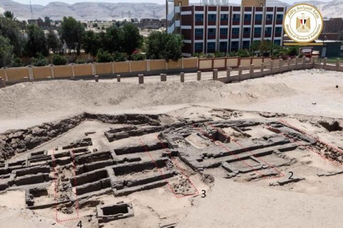 Excavación Egipto primera fábrica de cerveza