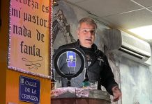 Fernando Campoy, de Domus, comenta sus Aurea y Ninfa en el local de Beer Brother´s en Collado Villalba cata cervezas Domus