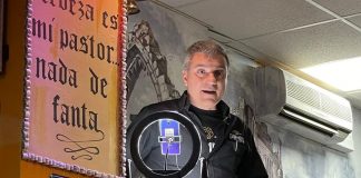 Fernando Campoy, de Domus, comenta sus Aurea y Ninfa en el local de Beer Brother´s en Collado Villalba cata cervezas Domus